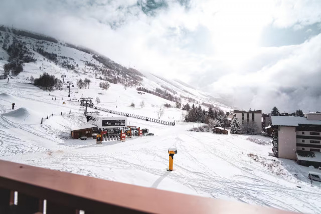 e15ede2e-725a-4d7d-b6b2-9f886b53ad2e-4228777 e15ede2e-725a-4d7d-b6b2-9f886b53ad2e-4228777