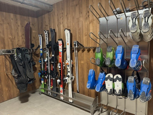 LOCAL SKI LOUP BLANC