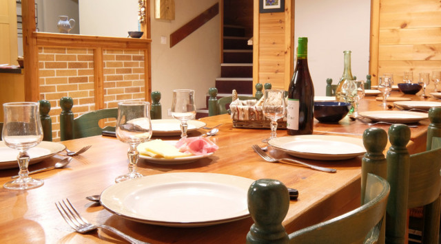 pascale-table1230-4305338